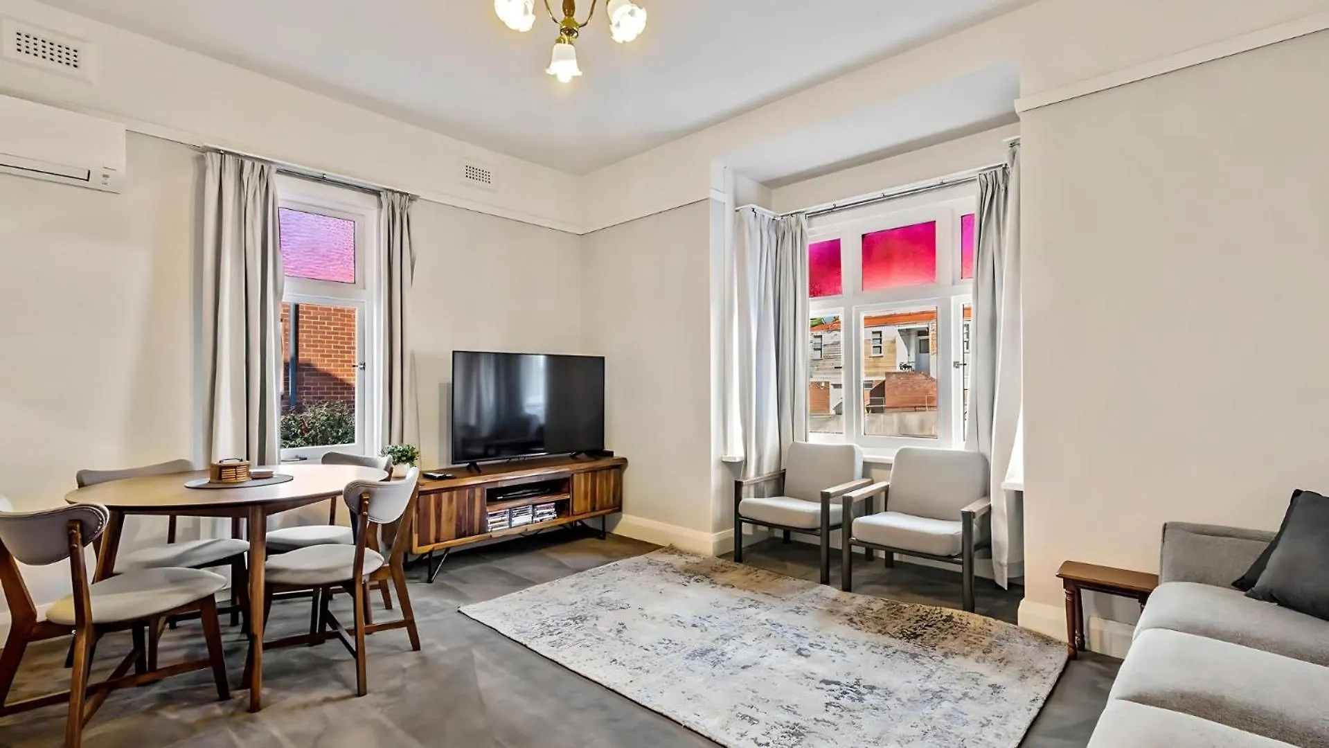 Sunny Apartment On The Fringe Of The Cbd Χόμπαρτ
